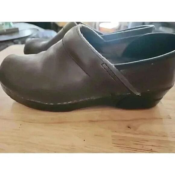 Dansko Women's Brown Oil Rubbed Leather Mules Nursing Clogs Size 38/ US 7.5 - Picture 1 of 9